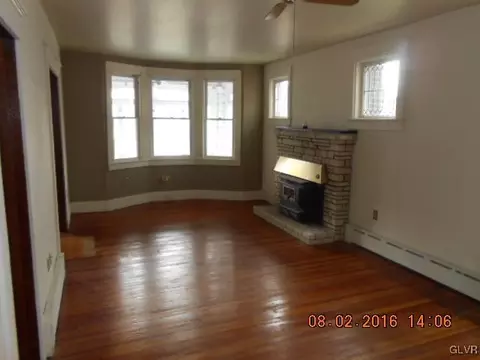 127 N Walnut St, Bath, PA 18014 photo 11