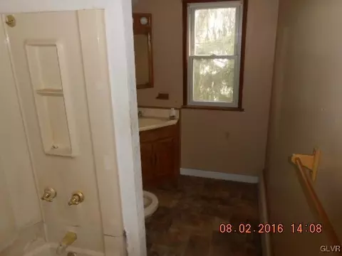 127 N Walnut St, Bath, PA 18014 photo 15