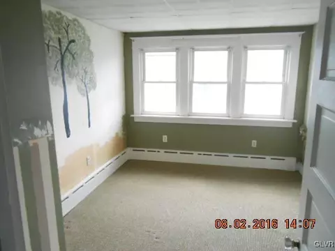 127 N Walnut St, Bath, PA 18014 photo 13