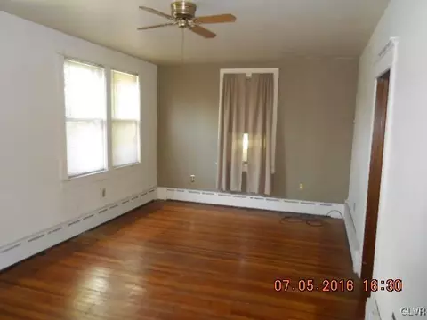127 N Walnut St, Bath, PA 18014 photo 4