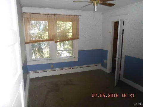 127 N Walnut St, Bath, PA 18014 photo 7