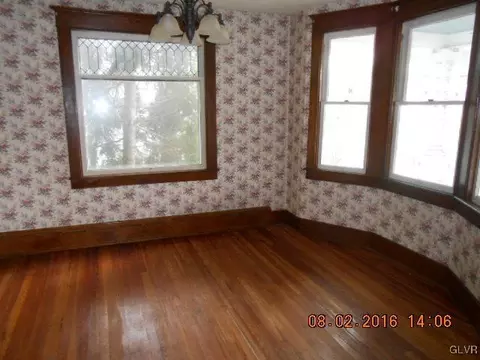 127 N Walnut St, Bath, PA 18014 photo 10