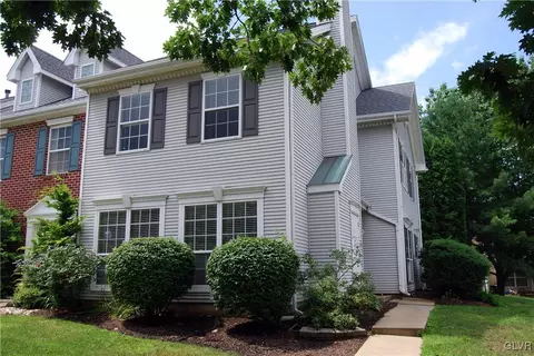 1946 Pine Ct, Hellertown, PA 18055 photo 1