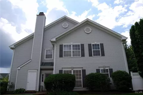 1946 Pine Ct, Hellertown, PA 18055 photo 2