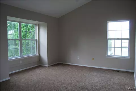 1946 Pine Ct, Hellertown, PA 18055 photo 14