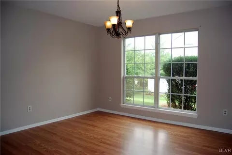 1946 Pine Ct, Hellertown, PA 18055 photo 5