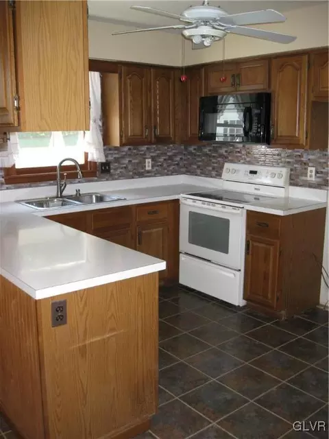 3965 Post Dr, Bethlehem, PA 18017 photo 8