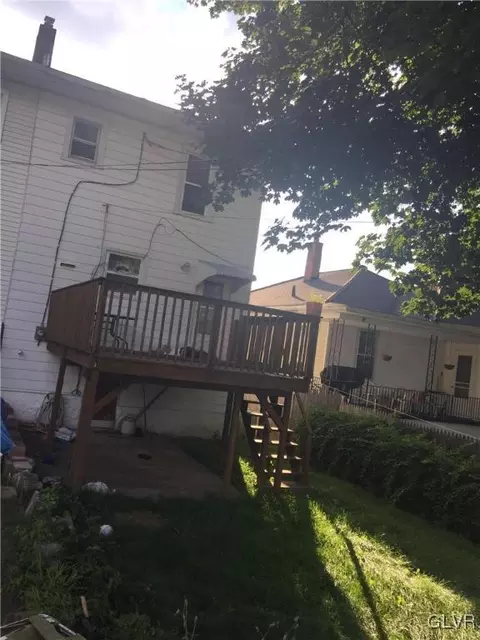 633 Smiley Ave, Fountain Hill, PA 18015 photo 3