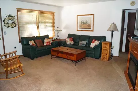 2553 Scenic Dr, Bath, PA 18014 photo 8