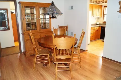 2553 Scenic Dr, Bath, PA 18014 photo 7