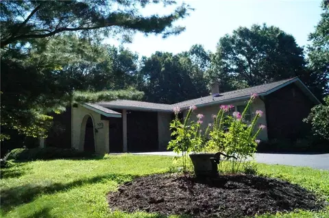 2553 Scenic Dr, Bath, PA 18014 photo 1