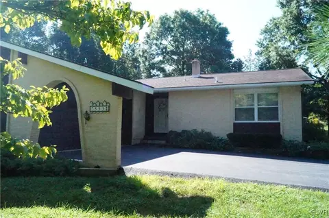 2553 Scenic Dr, Bath, PA 18014 photo 2