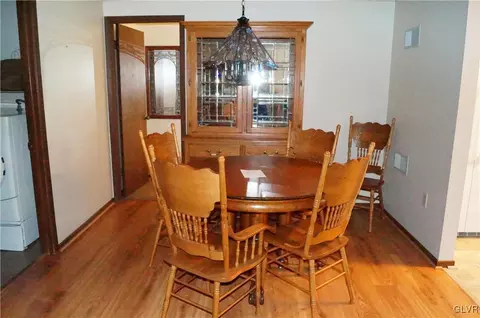 2553 Scenic Dr, Bath, PA 18014 photo 6