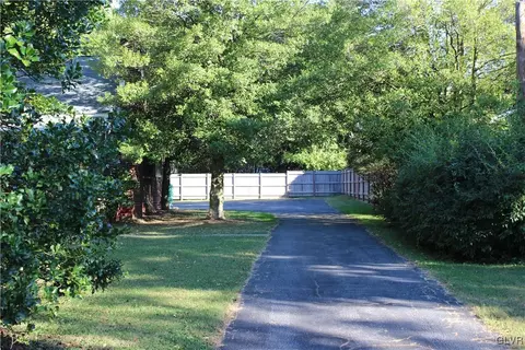 633 Macada Rd, Bethlehem, PA 18017 photo 4