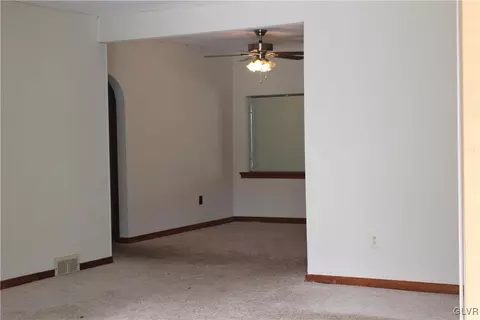 633 Macada Rd, Bethlehem, PA 18017 photo 10