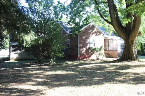 633 Macada Rd, Bethlehem, PA 18017 photo 2