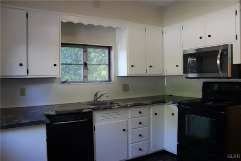 633 Macada Rd, Bethlehem, PA 18017 photo 13