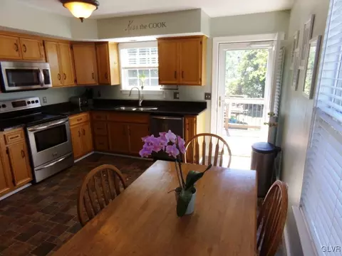 109 A St, Wind Gap, PA 18091 photo 9