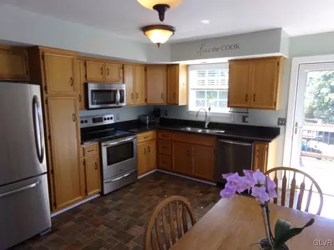 109 A St, Wind Gap, PA 18091 photo 8