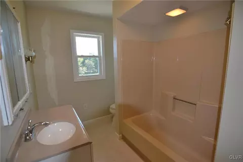 2303 W Best Rd, Bath, PA 18014 photo 14