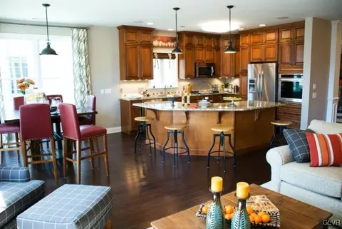 1048 Resolution Dr, Bethlehem, PA 18017 photo 2