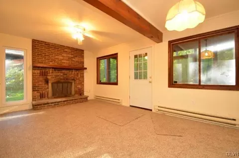 6306 Decker Rd, Saw Creek, PA 18324 photo 2