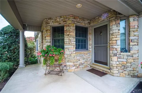 1027 Stone Stack Dr, Bethlehem, PA 18015 photo 2