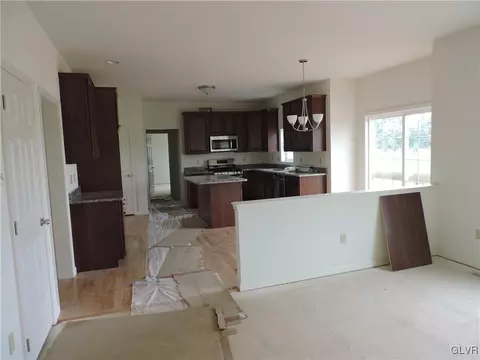 5309 Braddock Ct, Bethlehem, PA 18017 photo 4
