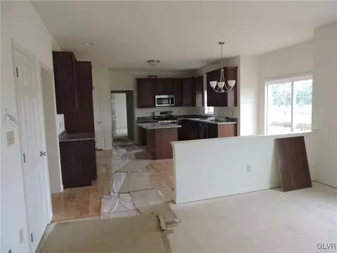5309 Braddock Ct, Bethlehem, PA 18017 photo 3