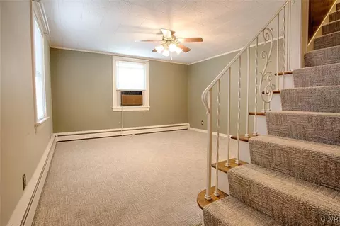 286 E Mountain Rd, Wind Gap, PA 18091 photo 4