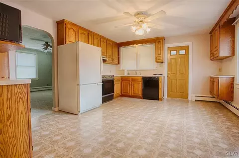 286 E Mountain Rd, Wind Gap, PA 18091 photo 5