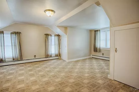 286 E Mountain Rd, Wind Gap, PA 18091 photo 11