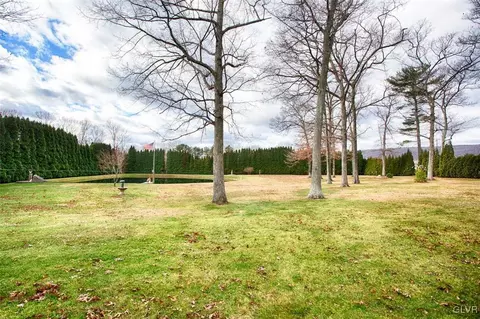 286 E Mountain Rd, Wind Gap, PA 18091 photo 2