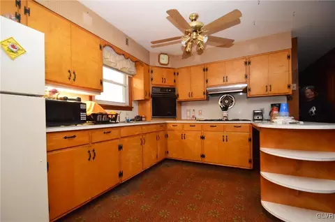 232 Broad St, Bath, PA 18014 photo 5