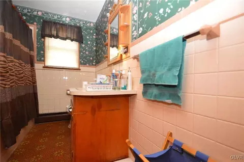232 Broad St, Bath, PA 18014 photo 9