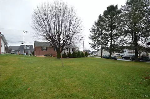 232 Broad St, Bath, PA 18014 photo 3