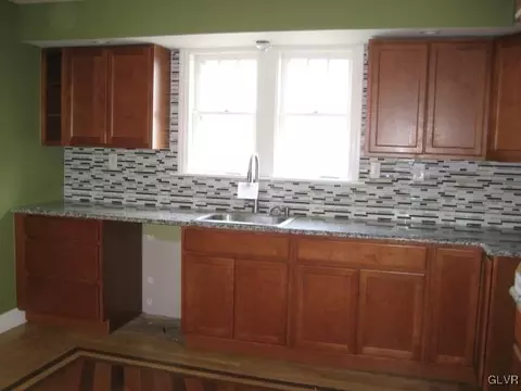316 E Main St, Bath, PA 18014 photo 4