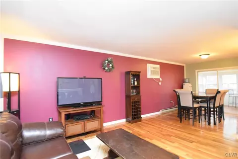 556 Round Table Dr, Nazareth, PA 18064 photo 5