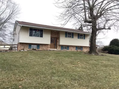 556 Round Table Dr, Nazareth, PA 18064 photo 1