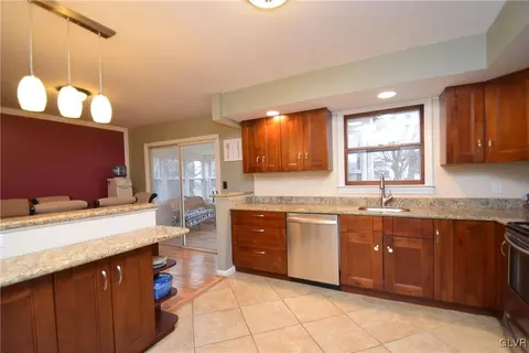 556 Round Table Dr, Nazareth, PA 18064 photo 9