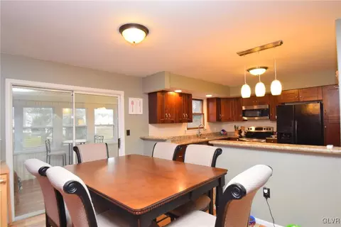 556 Round Table Dr, Nazareth, PA 18064 photo 7