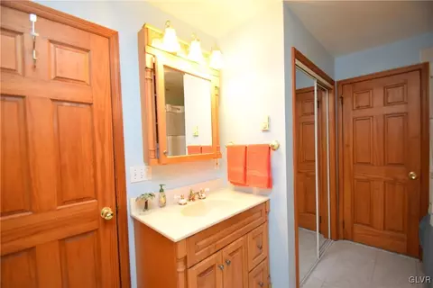 556 Round Table Dr, Nazareth, PA 18064 photo 16