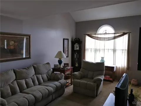 2242 Juniper Dr, Coplay, PA 18037 photo 5