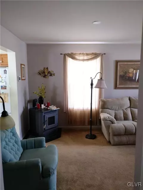 2242 Juniper Dr, Coplay, PA 18037 photo 2
