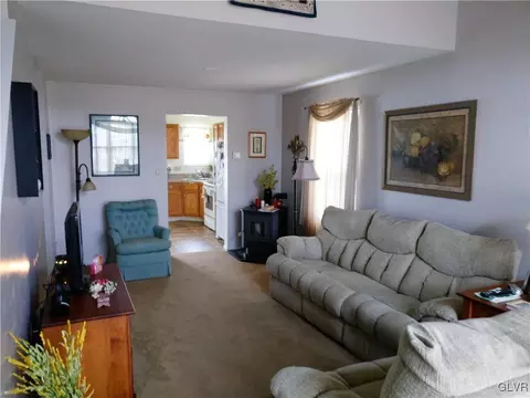 2242 Juniper Dr, Coplay, PA 18037 photo 3