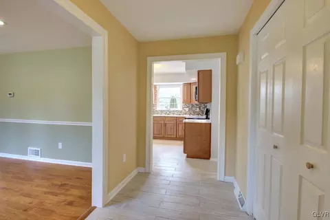540 E Macada Rd, Bethlehem, PA 18017 photo 3