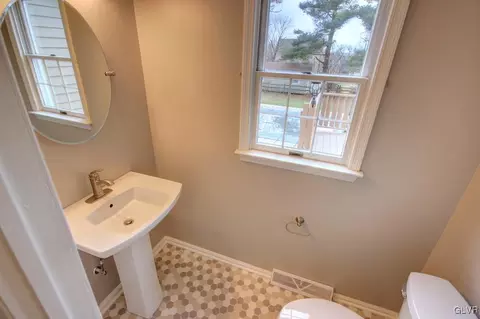 540 E Macada Rd, Bethlehem, PA 18017 photo 11