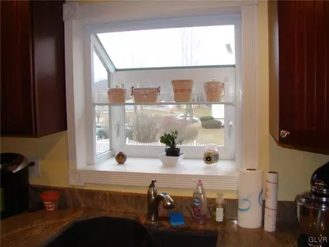 206 E 2nd St, Wind Gap, PA 18091 photo 11