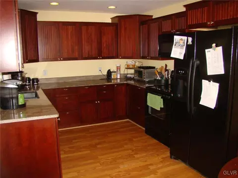 206 E 2nd St, Wind Gap, PA 18091 photo 9