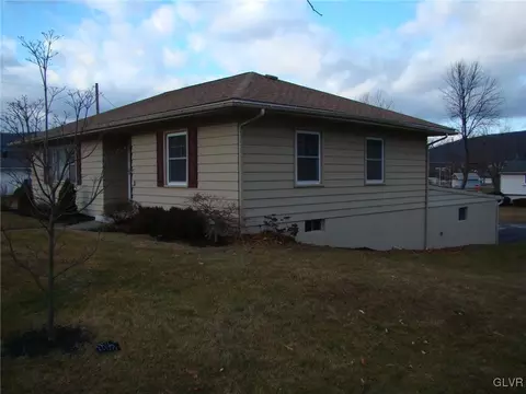 206 E 2nd St, Wind Gap, PA 18091 photo 4